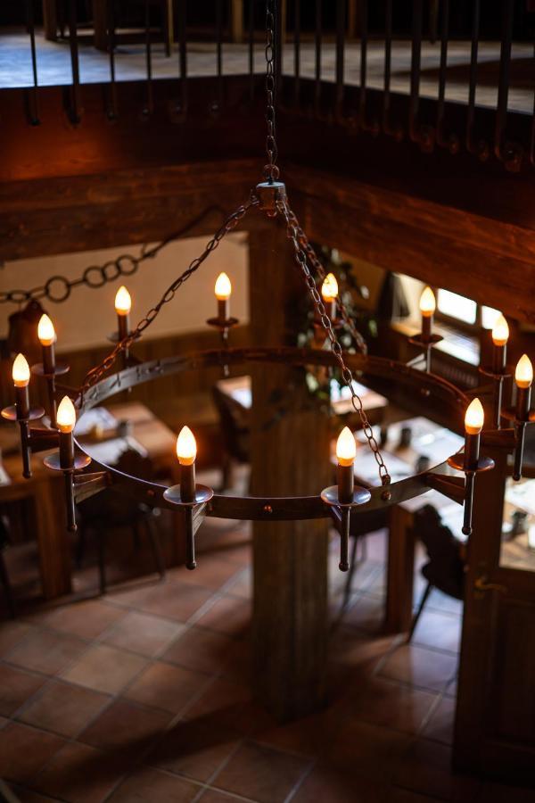 Peanut Medieval Lodge Сент-Юрсан Экстерьер фото