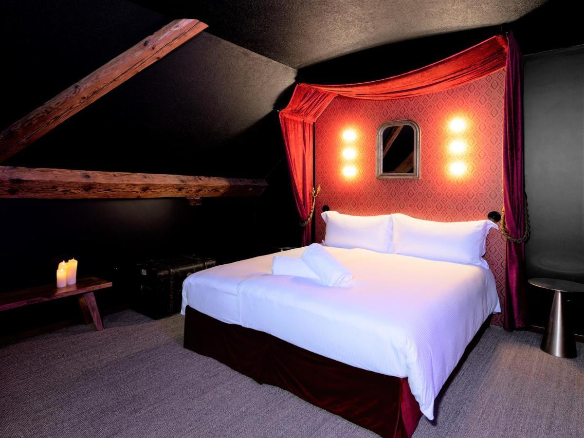 Peanut Medieval Lodge Сент-Юрсан Экстерьер фото